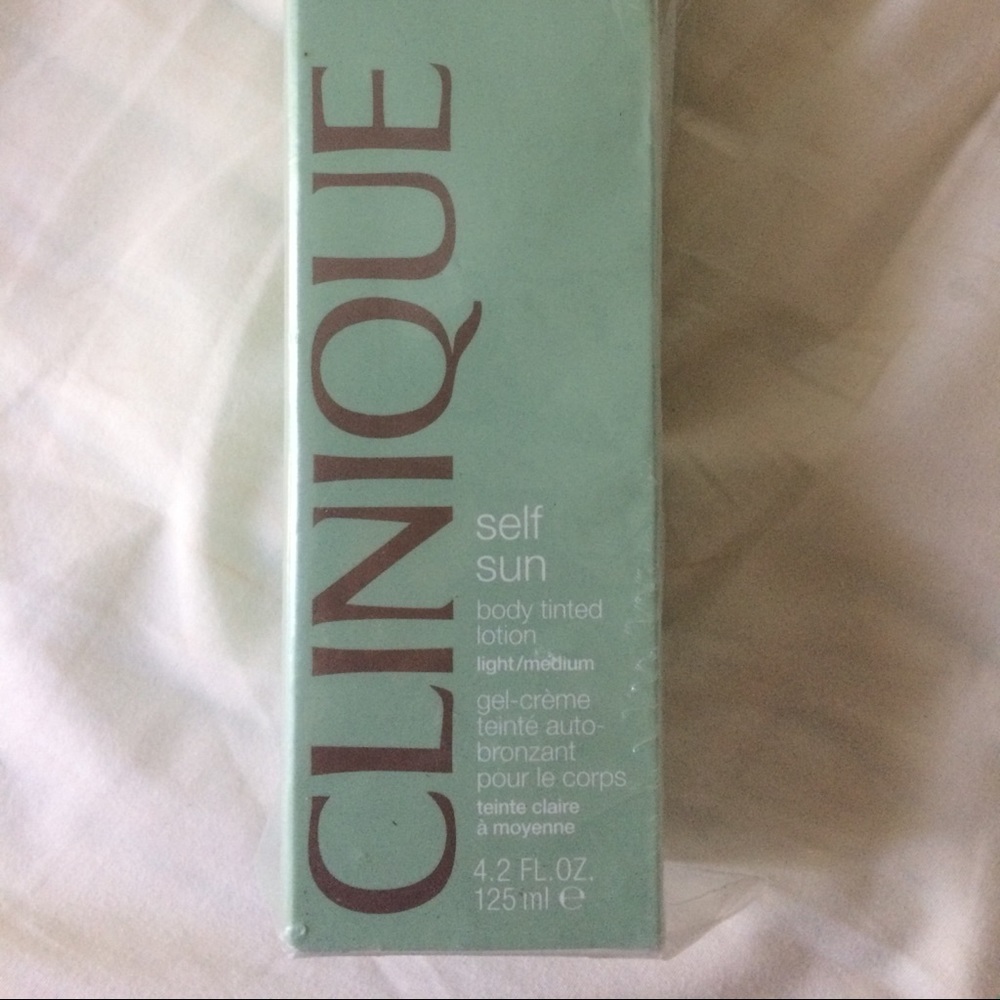 NIB Clinique self sun 4.2 fl oz light/med
